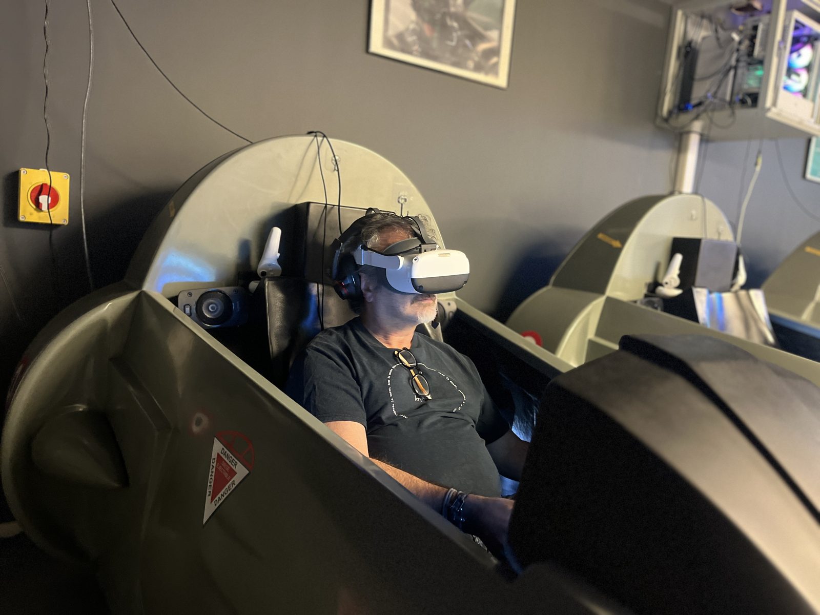 Pilote aux commandes d'un simulateur Mirage 2000 chez Team Square